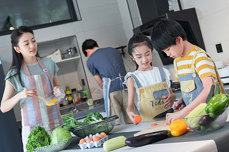 年轻父母教孩子学做饭图片