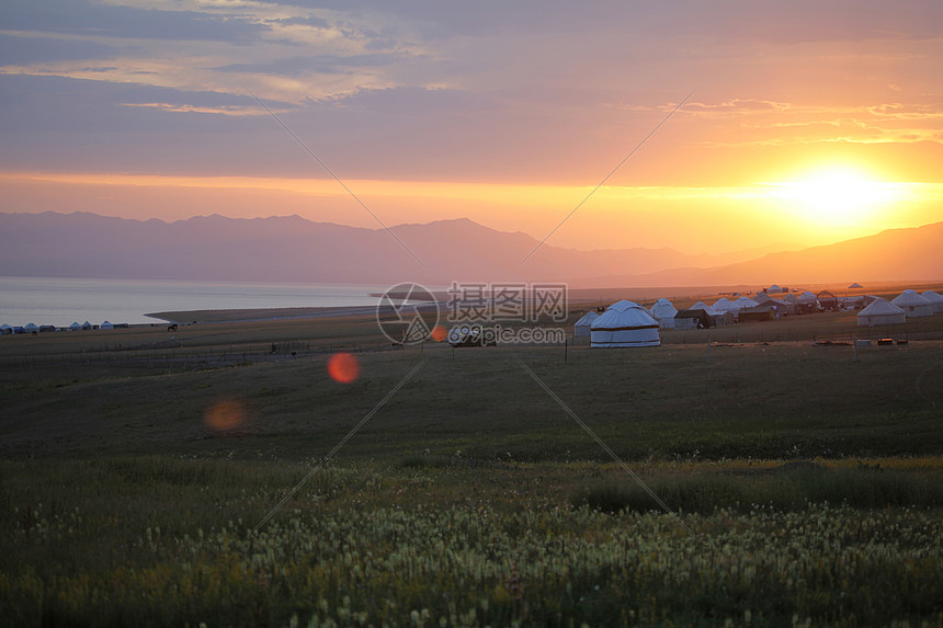 新疆赛里木湖风光图片
