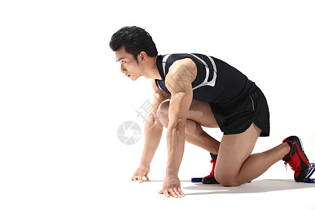 打人别打脸！赖斯连续过人抬手击打到防守球员面部，后者痛苦倒地