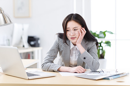 垂头丧气的商务女人图片