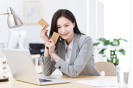 商务女人在办公室背景图片