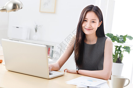 商务女人在办公室高清图片