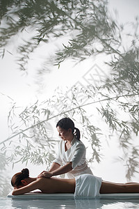 温泉瑜伽年轻女人做spa背景