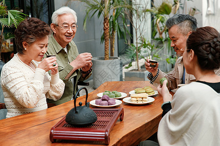 中老年人喝茶聊天高清图片