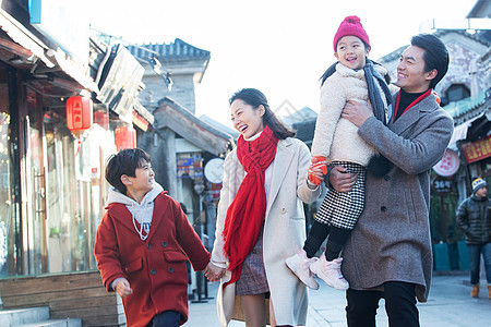幸福的一家人逛街旅行图片