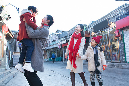 幸福的一家人逛街旅行高清图片