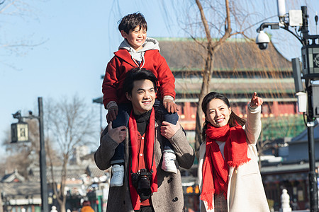 中国传统元素快乐旅行的三口之家背景