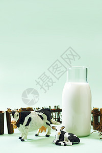 牛奶和奶牛图片