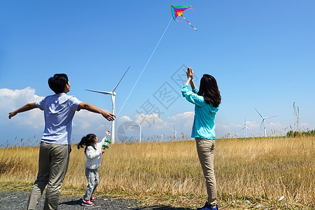 小孩背影快乐家庭在户外郊游背景