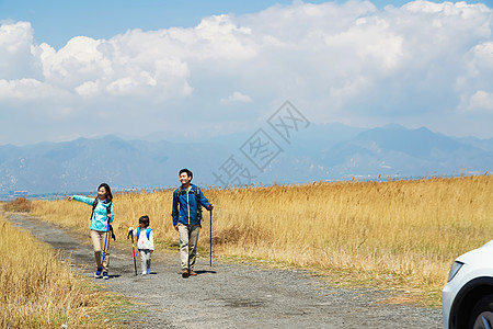 快乐家庭徒步旅行图片