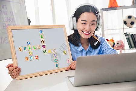 青年女人在线直播教育图片