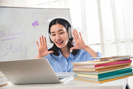 青年女人在线直播教育高清图片