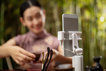 青年女人在线直播茶艺图片