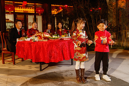 爸爸和女儿玩耍快乐家庭庆祝新年背景