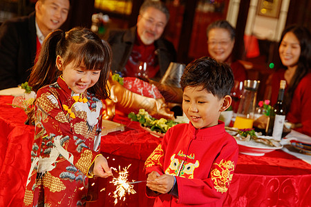 快乐家庭庆祝新年高清图片