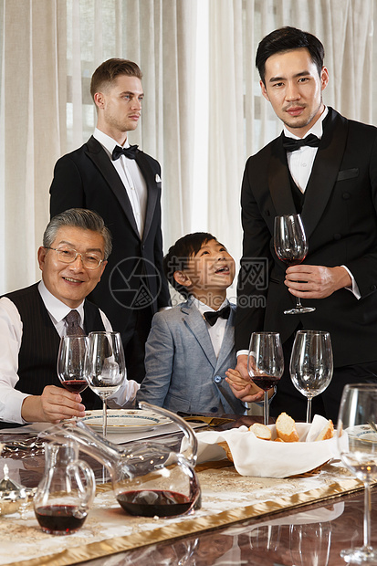 名门望族家庭聚餐图片