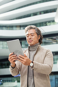 商务男士用平板电脑高清图片