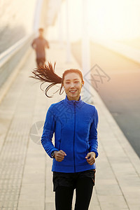 青年女人户外慢跑高清图片