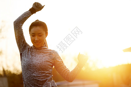 记者：海港已抵达泰国备战亚冠，李帅、刘若钒、加布里埃尔伤缺