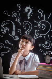 女生符号小学女生在思考背景