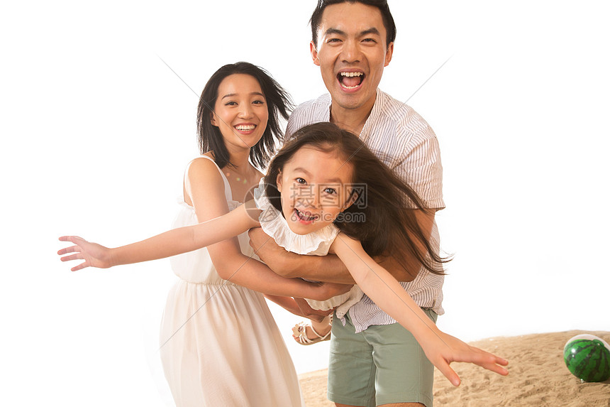 幸福家庭在玩耍图片
