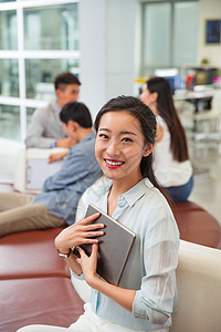 商务青年男女图片