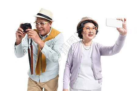 老年夫妇旅行拍照图片