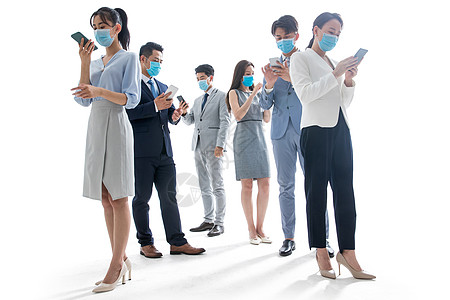 戴口罩的商务人群使用手机图片
