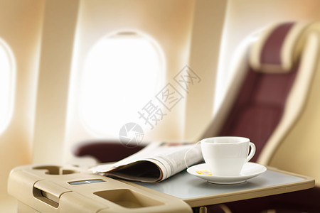 飞机座椅上的咖啡杯图片