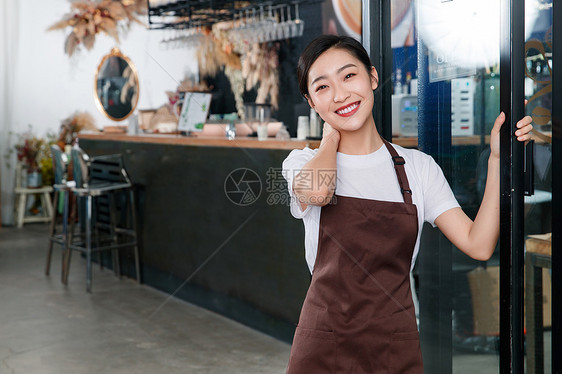 咖啡店的女服务员图片