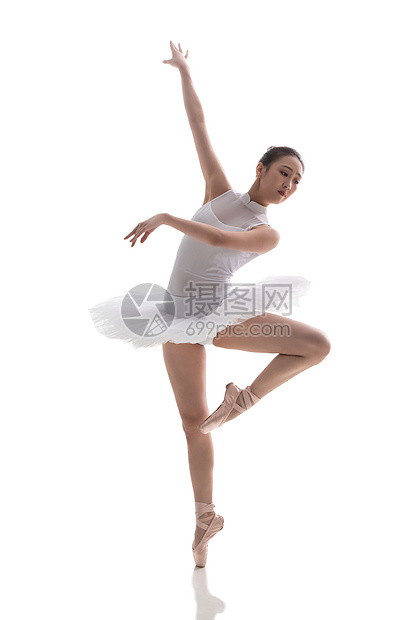 跳芭蕾舞的青年女人图片