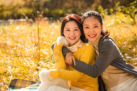 大坝风光青年女人在户外露营背景