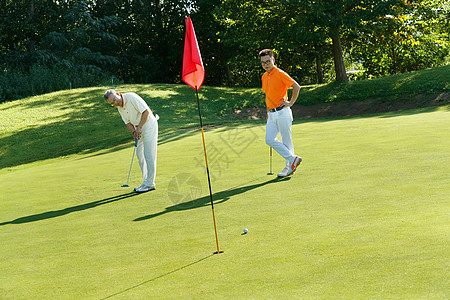 记者评海港：虽伤病满营但541阵型防守有针对性，进攻端不保守