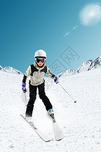 山顶阳光滑雪的青年女人背景