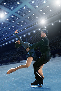 抱腿的女人双人花样滑冰背景