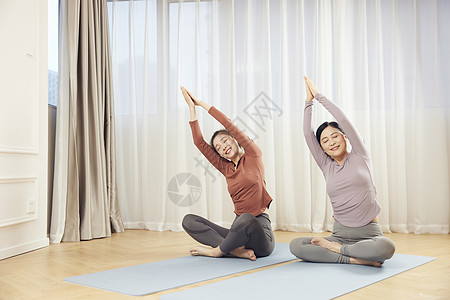 母女图片居家母女瑜伽拉伸背景