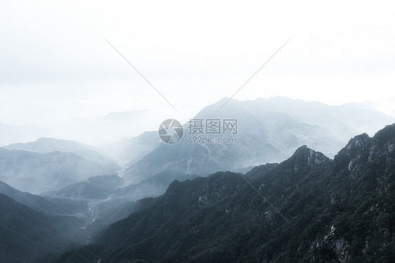 云雾缭绕的浙江大明山景区图片
