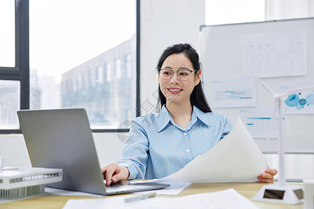 节能办公办公室内女工程师形象背景