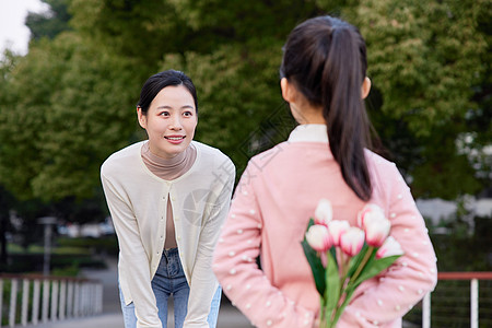 女儿给妈妈准备鲜花惊喜图片