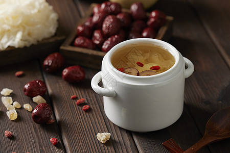 中式传统汤品小吊梨汤图片
