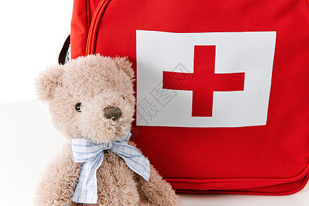 医用急救书包和玩具熊图片