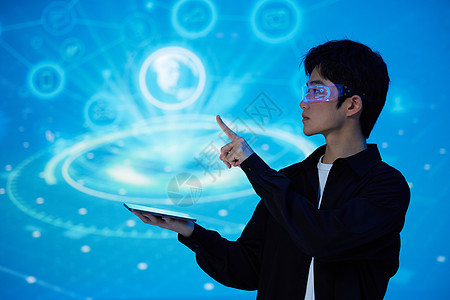科技男青年触碰虚拟屏幕手势图片