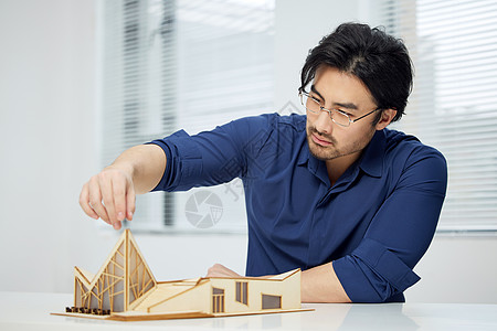 工程师图纸研究建筑模型的设计师背景