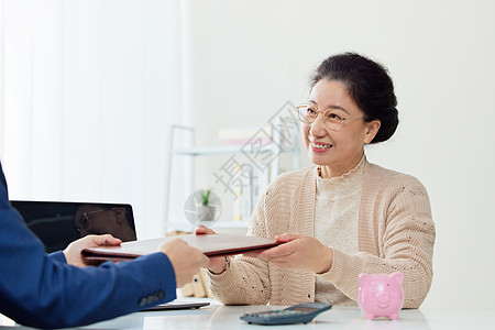 奶奶投资理财交材料图片