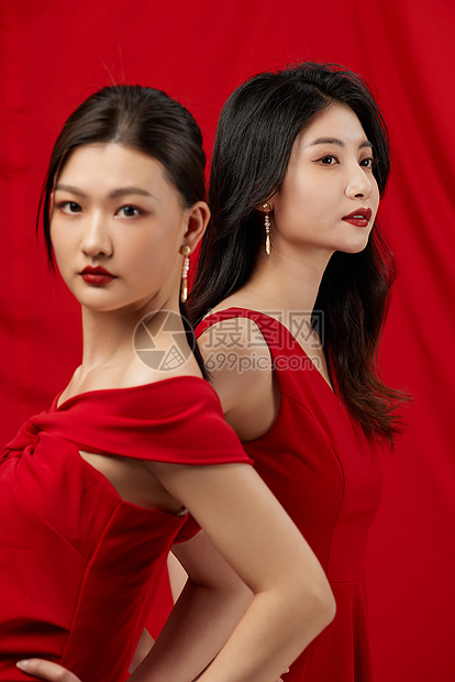 红色礼服双人女性形象图片