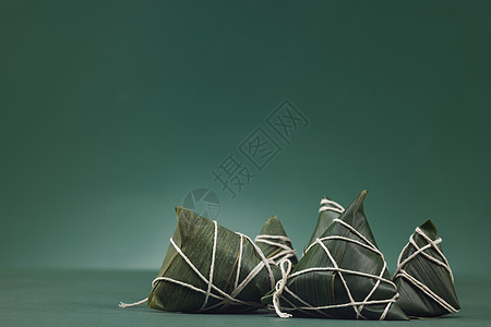 绿色背景端午节传统粽子图片