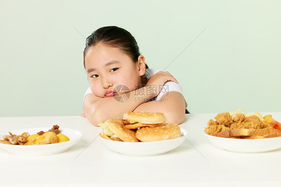 小女孩拒绝高热量食品图片