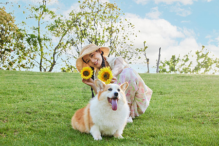 青年户外文艺美女和爱宠狗狗向日葵装饰背景