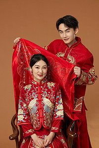 中式传统婚礼掀开红盖头图片
