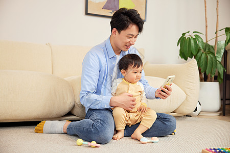 父亲与婴儿父亲与宝宝看手机背景